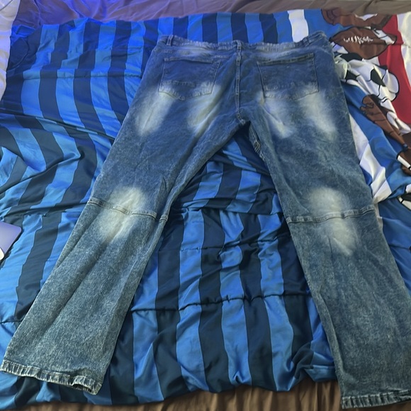 These are Reagle exchange ripped jeans the color is manly blue with beige tent - Picture 2 of 3